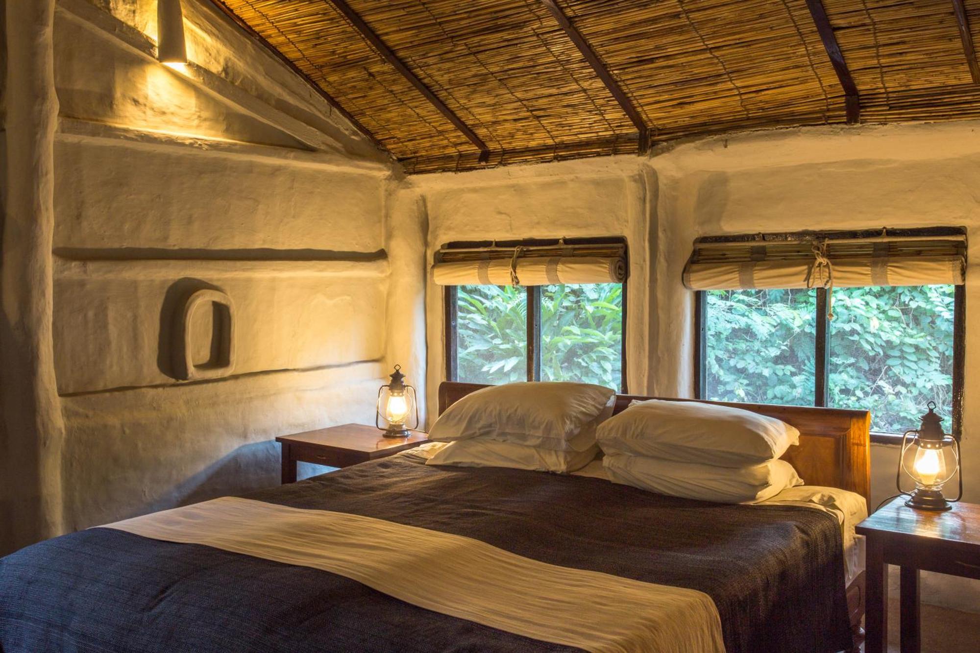 Tiger Tops Tharu Lodge Chitwan Buitenkant foto