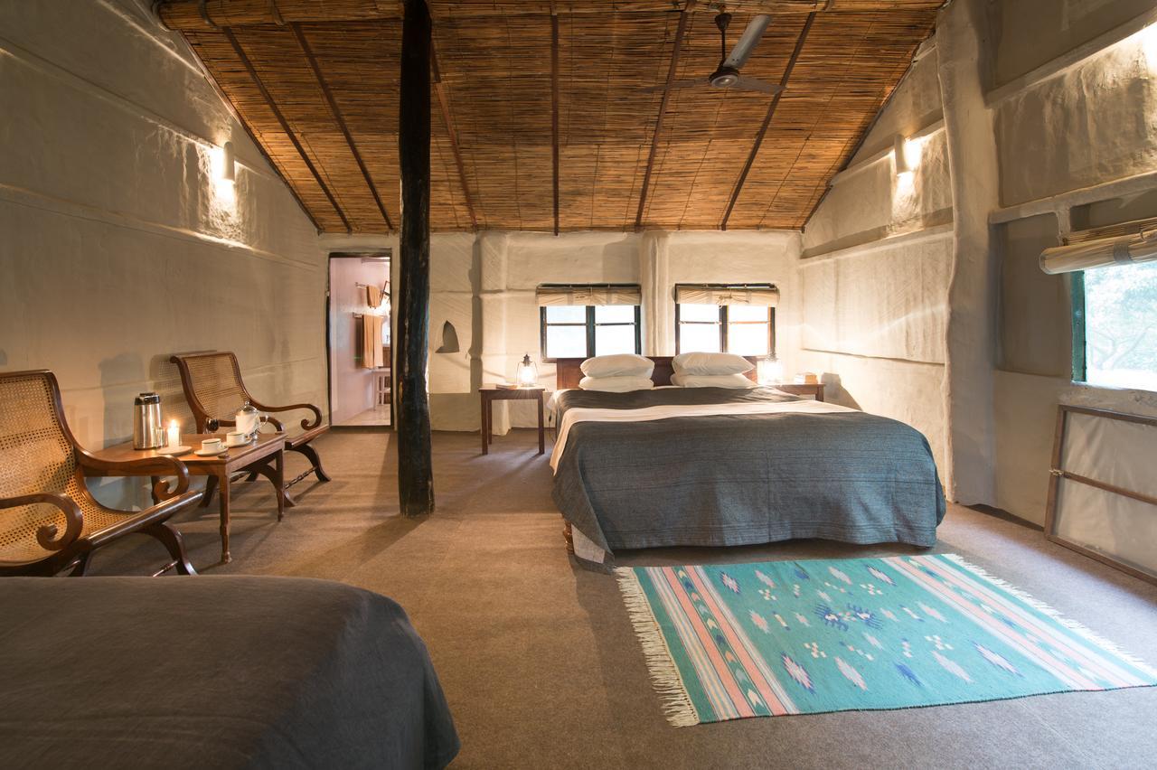 Tiger Tops Tharu Lodge Chitwan Kamer foto